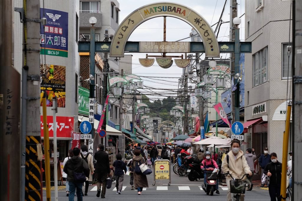 Debat Topeng Jepang Saat Masyarakat Waspada